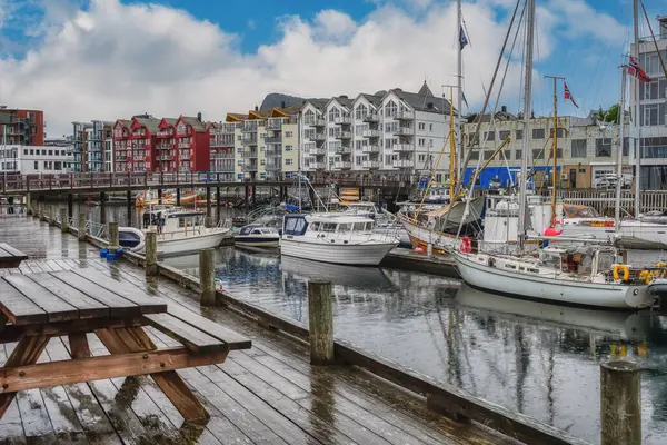 Svolaer, Norveç 'in Lofoten Adaları' nda yer alan Nordland ilinin Vagan Belediyesi 'nin yönetim merkezidir..