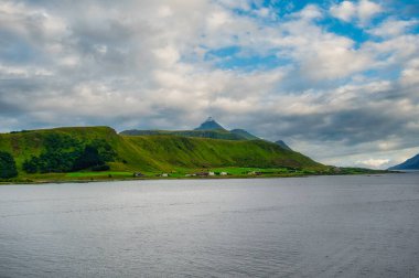 Leknes, Norveç 'in Nordland ilinin Vestvgy ilçesine bağlı bir beldedir..