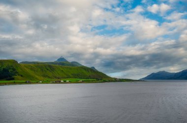 Leknes, Norveç 'in Nordland ilinin Vestvgy ilçesine bağlı bir beldedir..
