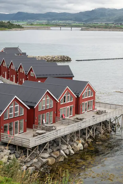 Leknes, Norveç 'in Nordland ilinin Vestvgy ilçesine bağlı bir beldedir..