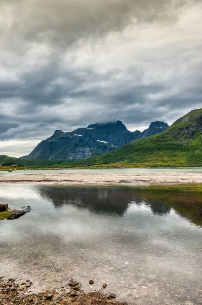 Şekerleme Norveç 'in Nordland ilinde Flakstad Belediyesi' nde yer alan küçük bir balıkçı köyüdür..