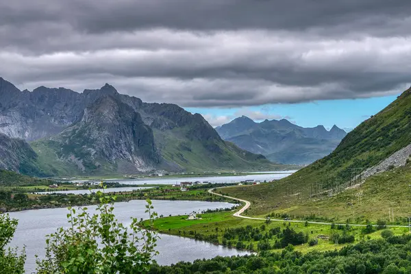 Şekerleme Norveç 'in Nordland ilinde Flakstad Belediyesi' nde yer alan küçük bir balıkçı köyüdür..