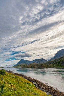 Ramberg, Norveç 'in Nordland ilinde Flakstad Belediyesi' nin yönetim merkezidir. Köy, Lofoten takımadasındaki Flakstadya adasında yer almaktadır.