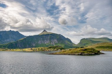 Ramberg, Norveç 'in Nordland ilinde Flakstad Belediyesi' nin yönetim merkezidir. Köy, Lofoten takımadasındaki Flakstadya adasında yer almaktadır.