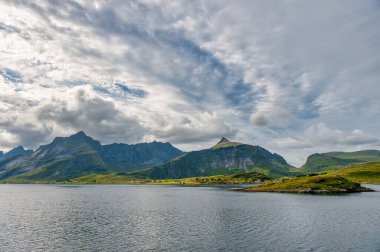 Ramberg, Norveç 'in Nordland ilinde Flakstad Belediyesi' nin yönetim merkezidir. Köy, Lofoten takımadasındaki Flakstadya adasında yer almaktadır.