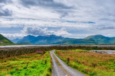 Ramberg, Norveç 'in Nordland ilinde Flakstad Belediyesi' nin yönetim merkezidir. Köy, Lofoten takımadasındaki Flakstadya adasında yer almaktadır.