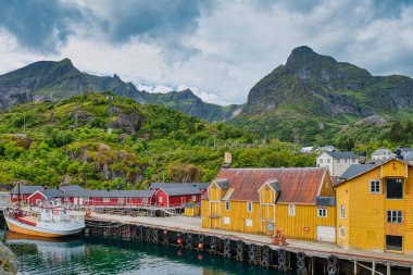 Ramberg, Norveç 'in Nordland ilinde Flakstad Belediyesi' nin yönetim merkezidir. Köy, Lofoten takımadasındaki Flakstadya adasında yer almaktadır.