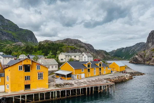 Ramberg, Norveç 'in Nordland ilinde Flakstad Belediyesi' nin yönetim merkezidir. Köy, Lofoten takımadasındaki Flakstadya adasında yer almaktadır.