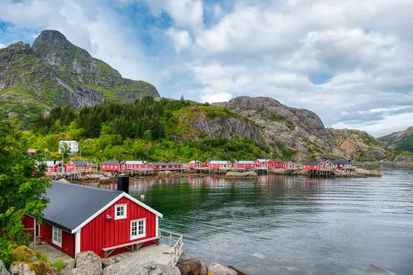 Ramberg, Norveç 'in Nordland ilinde Flakstad Belediyesi' nin yönetim merkezidir. Köy, Lofoten takımadasındaki Flakstadya adasında yer almaktadır.