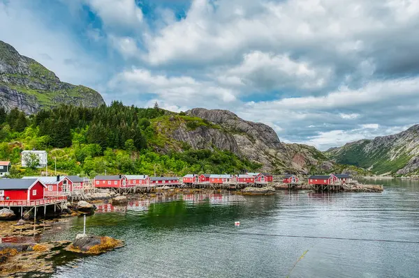 Ramberg, Norveç 'in Nordland ilinde Flakstad Belediyesi' nin yönetim merkezidir. Köy, Lofoten takımadasındaki Flakstadya adasında yer almaktadır.