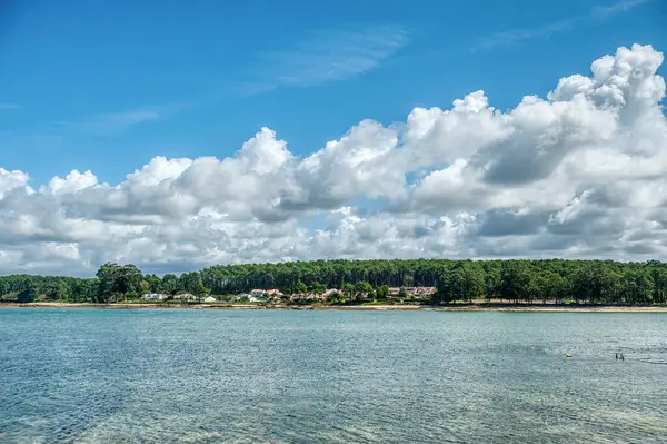 El Grove u Ogrobe, Salnes Bölgesi 'nin batısında (Pontevedra ili) Arosa Nehri' nin girişinde yer alan bir yarımada.,