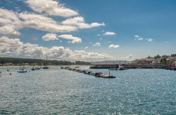 El Grove u Ogrobe, Salnes Bölgesi 'nin batısında (Pontevedra ili) Arosa Nehri' nin girişinde yer alan bir yarımada.,