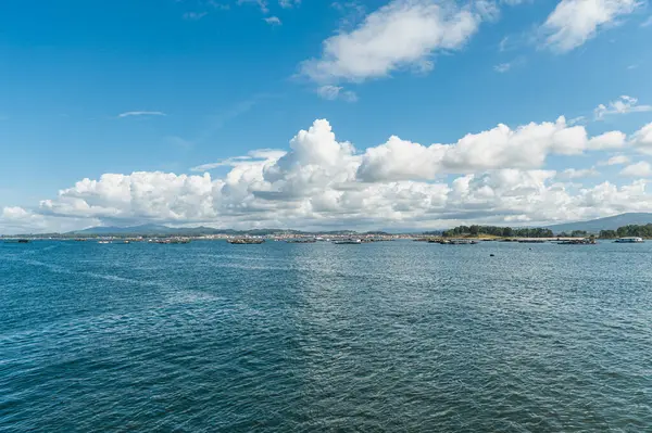 El Grove u Ogrobe, Salnes Bölgesi 'nin batısında (Pontevedra ili) Arosa Nehri' nin girişinde yer alan bir yarımada.,