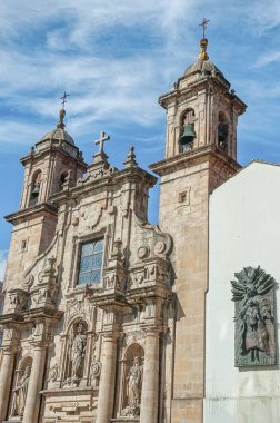 A Coruna İspanya 'nın kuzeybatısındaki Galiçya bölgesinde bulunan bir liman kentidir..