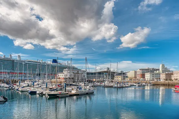 A Coruna İspanya 'nın kuzeybatısındaki Galiçya bölgesinde bulunan bir liman kentidir..