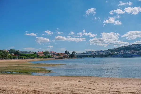 Oleiros İspanya 'nın kuzeybatısında bulunan La Corua eyaletine bağlı belediyesi.
