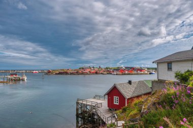 Reine, Norveç 'in Nordland County, Lofoten Adaları' nda bulunan Moskenes belediyesinin yönetim merkezi ve balıkçı köyüdür.