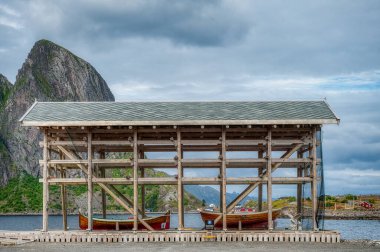 Reine, Norveç 'in Nordland County, Lofoten Adaları' nda bulunan Moskenes belediyesinin yönetim merkezi ve balıkçı köyüdür.
