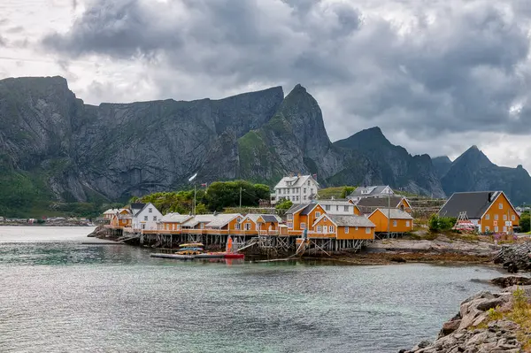 Reine, Norveç 'in Nordland County, Lofoten Adaları' nda bulunan Moskenes belediyesinin yönetim merkezi ve balıkçı köyüdür.