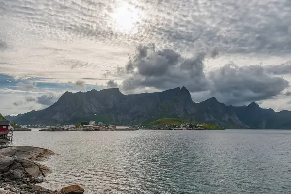 Reine, Norveç 'in Nordland County, Lofoten Adaları' nda bulunan Moskenes belediyesinin yönetim merkezi ve balıkçı köyüdür.