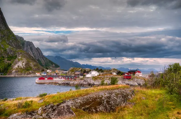 Reine, Norveç 'in Nordland County, Lofoten Adaları' nda bulunan Moskenes belediyesinin yönetim merkezi ve balıkçı köyüdür.
