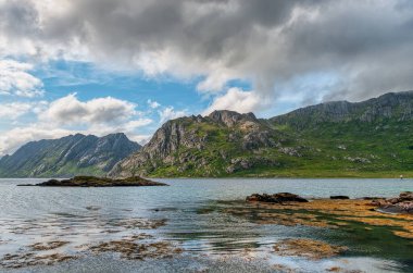 Flakstad, Norveç 'in Lofoten Adaları' nda bir belediyedir. Flakstadoya adasında yer almaktadır. Belediyenin yönetim merkezi Ramberg 'dir.,