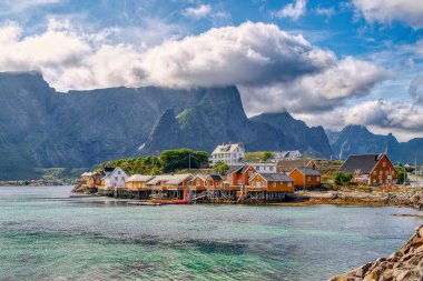 Reine, Norveç 'in Nordland ilinin Moskenes belediyesinin yönetim merkezi ve balıkçı köyüdür. Moskenesoya adasında yer almaktadır..
