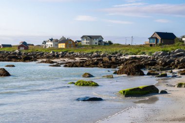 Ramberg Norveç 'in Nordland ilinde Flakstad Belediyesi' nin yönetim merkezidir. Köy, Lofoten takımadasındaki Flakstadya adasında yer almaktadır.