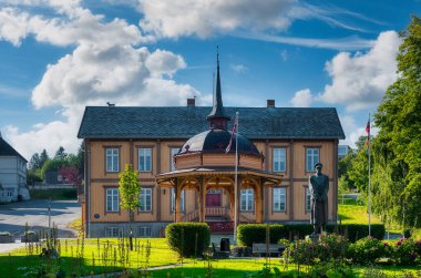 Tromso, Norveç 'in Troms eyâletinde bir şehirdir..
