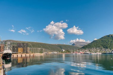 Tromso, Norveç 'in Troms eyâletinde bir şehirdir..