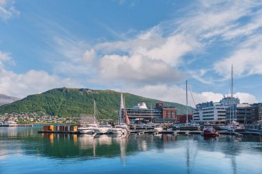 Tromso, Norveç 'in Troms eyâletinde bir şehirdir..