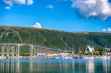 Tromso, Norveç 'in Troms eyâletinde bir şehirdir..