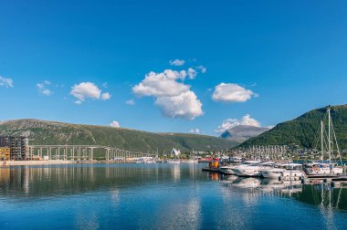 Tromso, Norveç 'in Troms eyâletinde bir şehirdir..