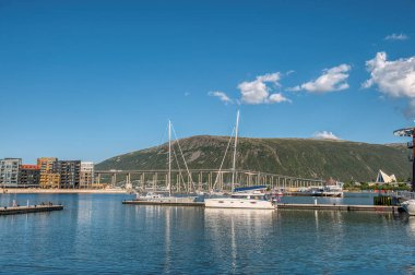 Tromso, Norveç 'in Troms eyâletinde bir şehirdir..