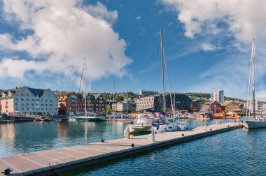 Tromso, Norveç 'in Troms eyâletinde bir şehirdir..
