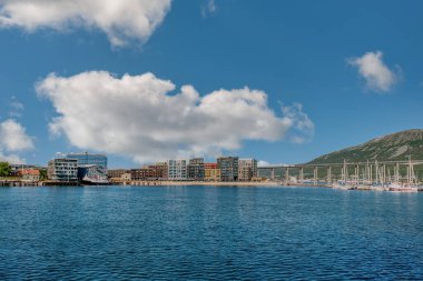 Tromso, Norveç 'in Troms eyâletinde bir şehirdir..