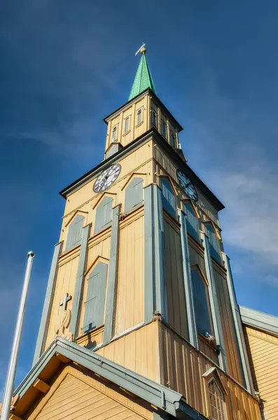 Tromso, Norveç 'in Troms eyâletinde bir şehirdir..