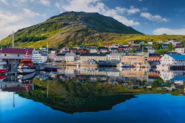 Honningsvag, Norveç 'in kuzeyindeki Finnmark bölgesinde Nordkapp belediyesine bağlı küçük bir kasabadır..