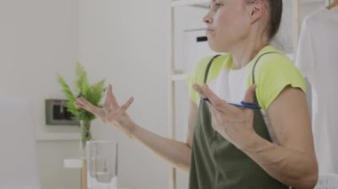 Expressive speech of a young female between 30 and 40 years old. 