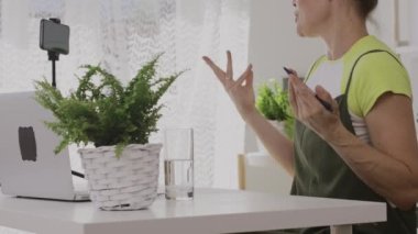 Expressive speech of a young female between 30 and 40 years old. 