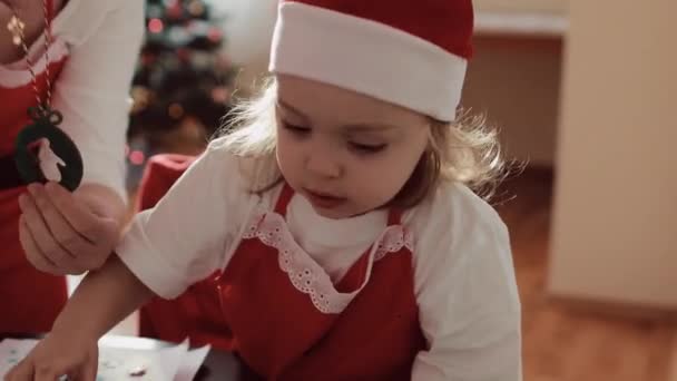 Sister Brother Mother Painting Together Christmas Period High Quality Footage — Stock Video