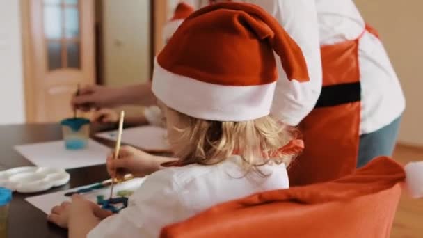 Soeur Frère Mère Peignent Ensemble Pendant Période Noël Images Haute — Video