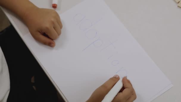 Adoption Verbale Écrite Par Enfant Sur Papier Images Haute Qualité — Video