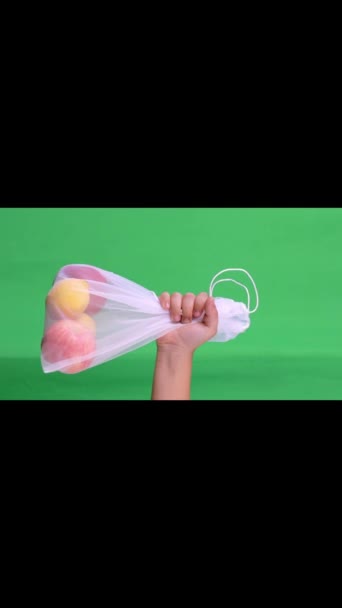 Childs Hand Holding Sustainable Bag Fruits Green Screen High Quality — Vídeo de Stock