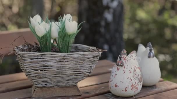 Artificial White Tulips Clay Chicken Wooden Table High Quality Footage — Stok video