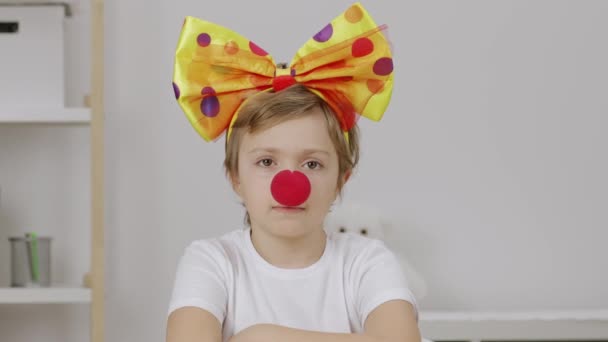 Caucasian Girl Clowns Bow Sits Table Medium Shot High Quality — Vídeo de stock