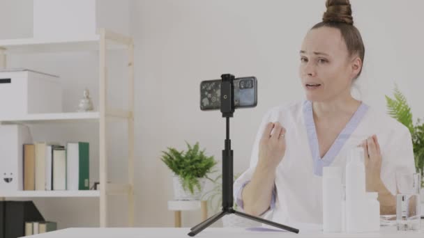 Female Cosmetologist Giving Online Consultation — Stockvideo
