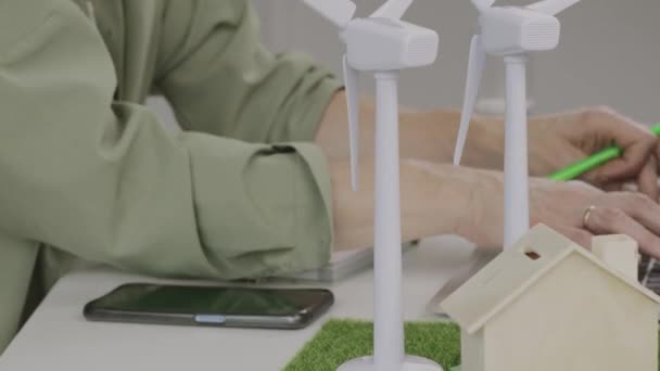 Model Wind Turbines Female Smartphone Out Focus High Quality Footage — Video