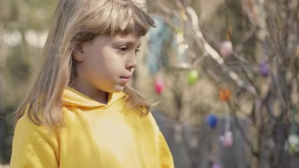 Closeup Girl Years Dressed Yellow Pullover High Quality Footage — Stok video