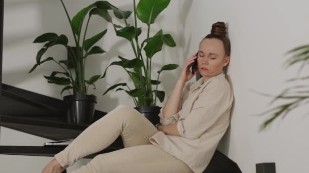Female Speaks Phone Sitting Steel Stairs High Quality Footage — Stockvideo